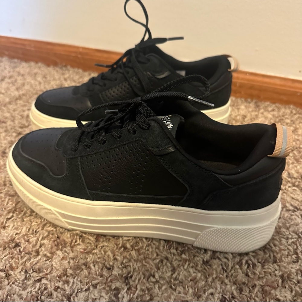 LenTigre Black Platform Sneakers